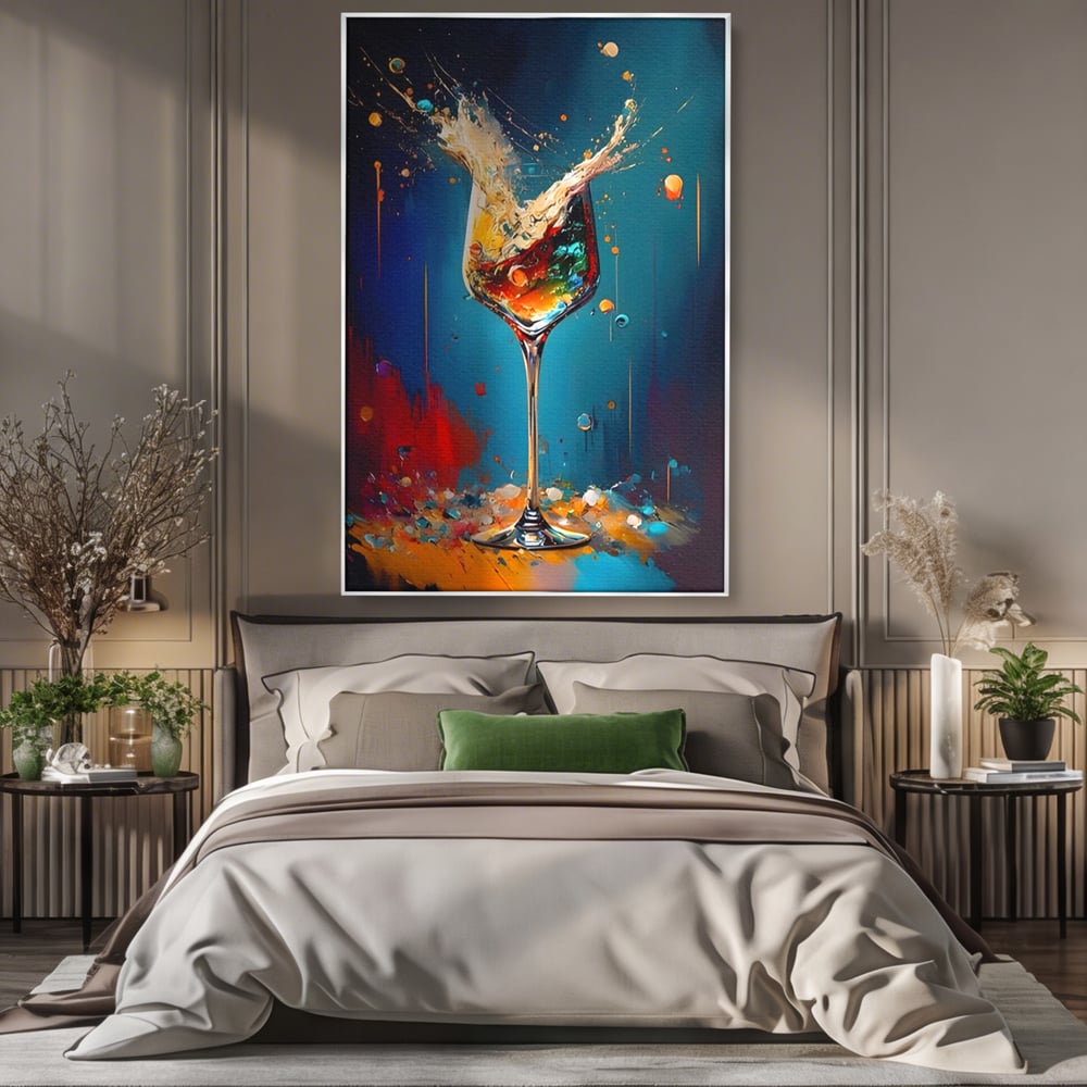Tablou canvas cu tablou canvas cu pahar de cocktail si stropi colorati, in rama de aluminiu argintiu, pe perete intr-un dormitor